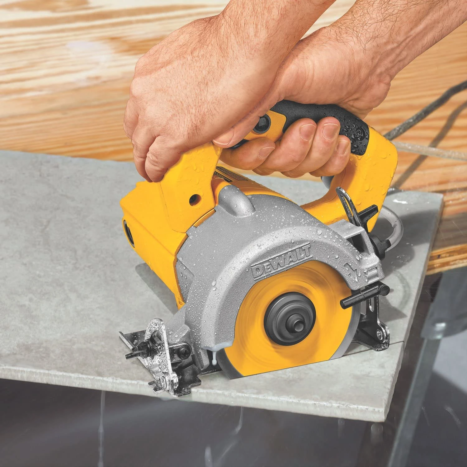 DeWalt DWC860W Masonry Saw - Image 2