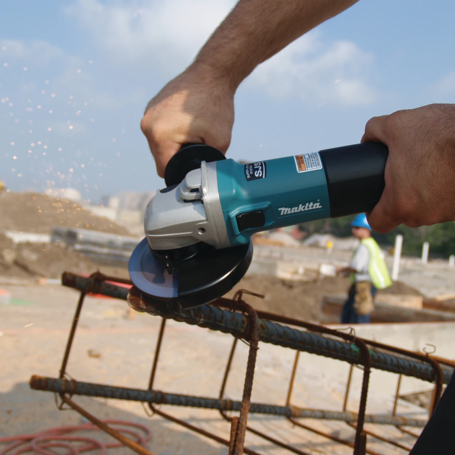 Makita 9564CV Grinder - Image 3