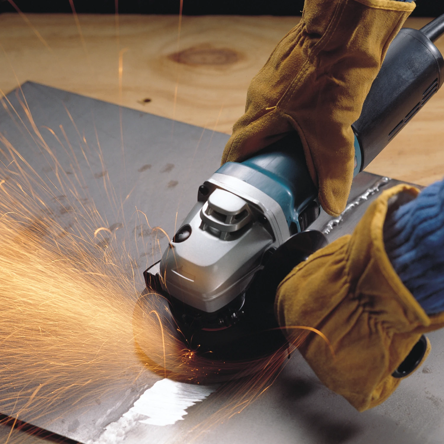 Makita 9564CV Grinder - Image 2