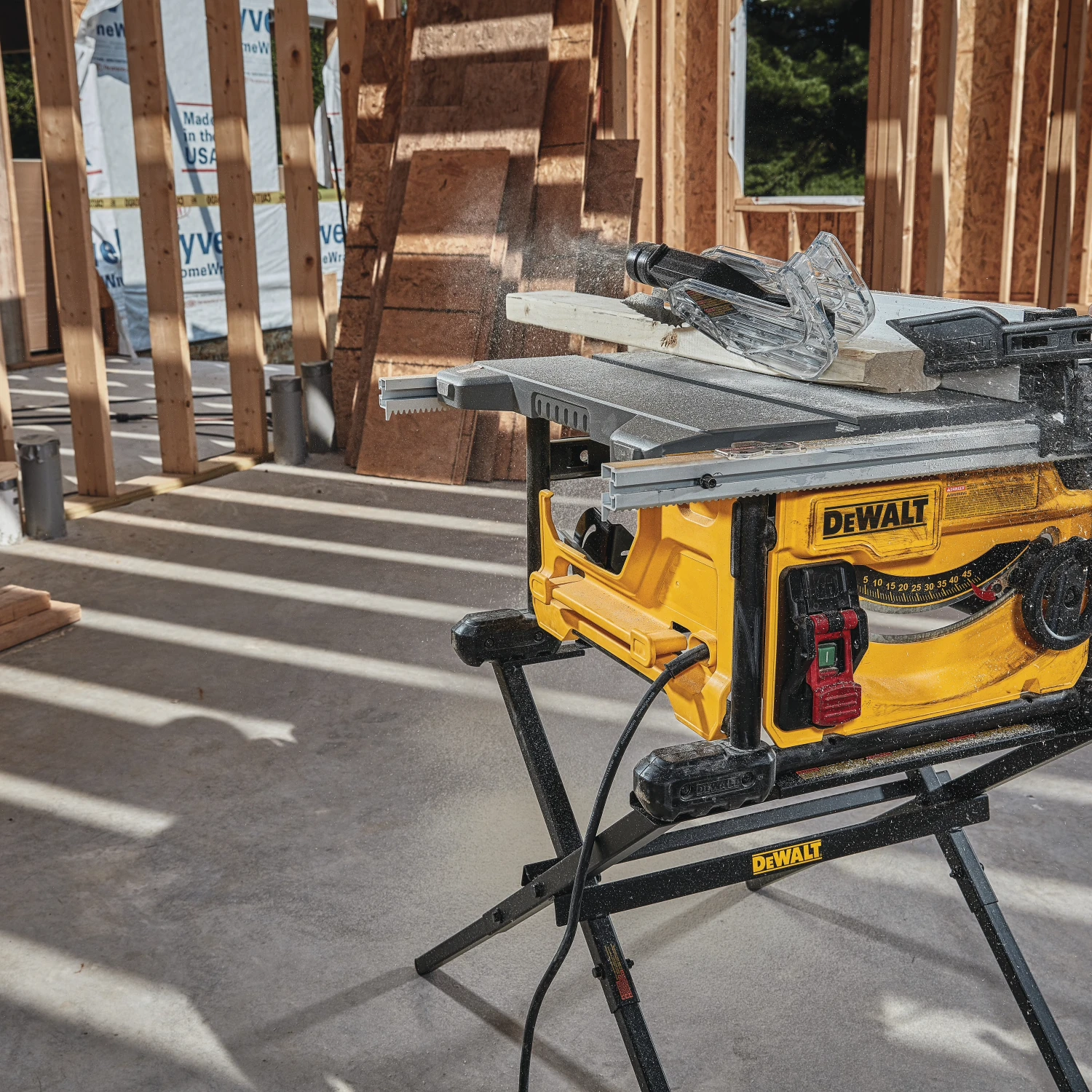 DeWalt DWE7485 8-1/4" Compact Jobsite Table Saw - Image 3
